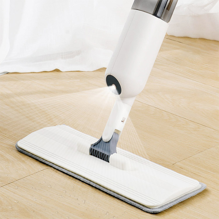 Spray flat mop