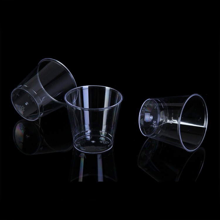 Bicchiere di plastica usa e getta